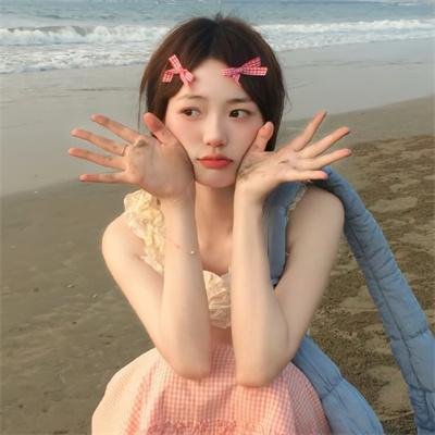 圆月映花都